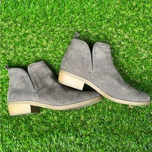 Universal Threads Woman Shoes 6.5 Gray